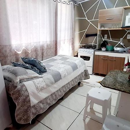 Kitnet K1 Em Torres-Rs - Na Mais Bela Praia Gaucha - Cozinha - Banheiro - Ar Condicionado - Smart Tv 32' - Wi-Fi - Anfitria Superhost No Bnb Exterior photo