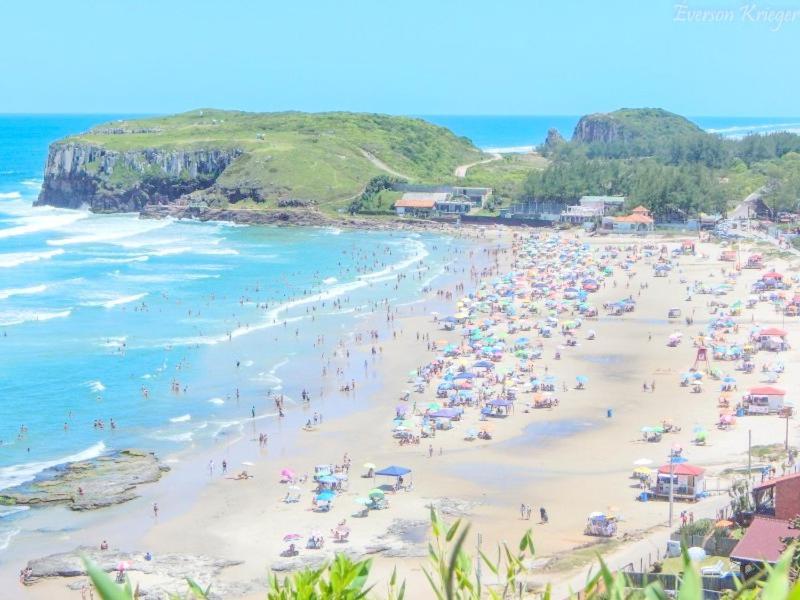 Kitnet K1 Em Torres-Rs - Na Mais Bela Praia Gaucha - Cozinha - Banheiro - Ar Condicionado - Smart Tv 32' - Wi-Fi - Anfitria Superhost No Bnb Exterior photo