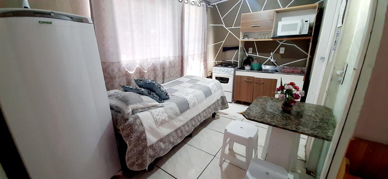 Kitnet K1 Em Torres-Rs - Na Mais Bela Praia Gaucha - Cozinha - Banheiro - Ar Condicionado - Smart Tv 32' - Wi-Fi - Anfitria Superhost No Bnb Exterior photo
