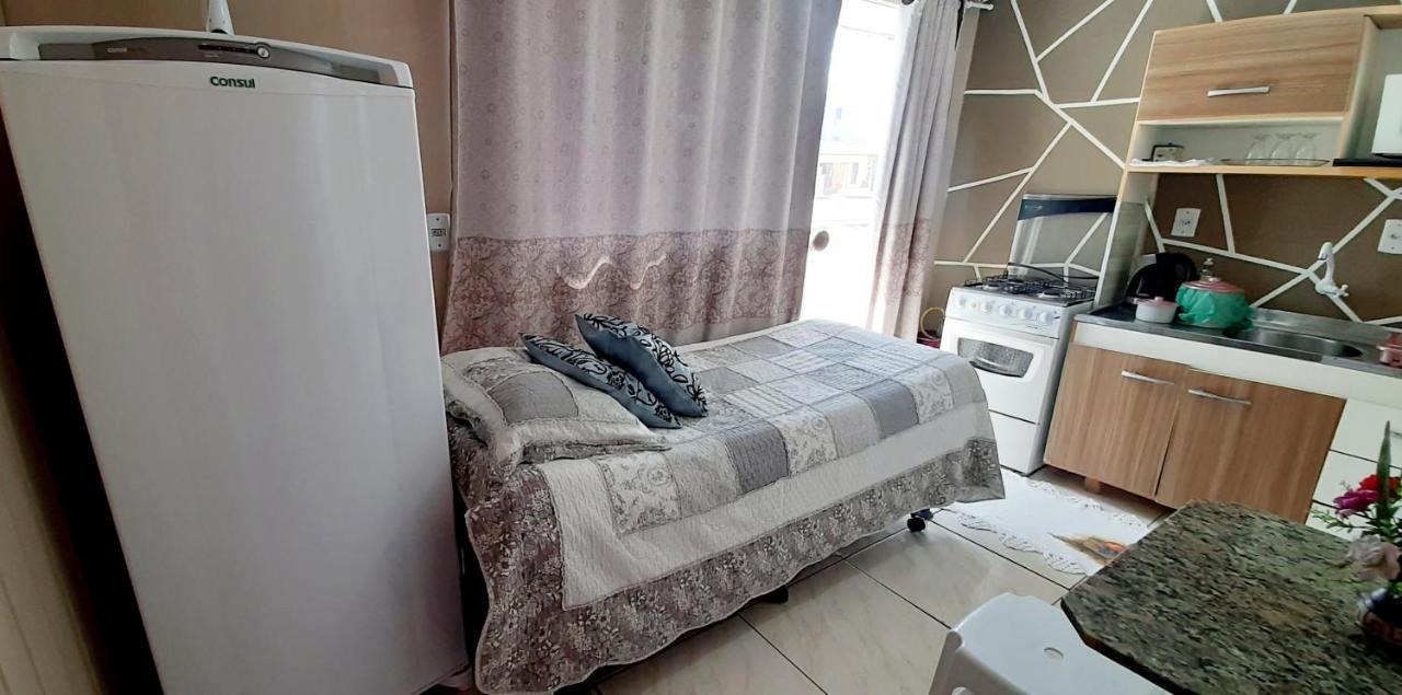 Kitnet K1 Em Torres-Rs - Na Mais Bela Praia Gaucha - Cozinha - Banheiro - Ar Condicionado - Smart Tv 32' - Wi-Fi - Anfitria Superhost No Bnb Exterior photo