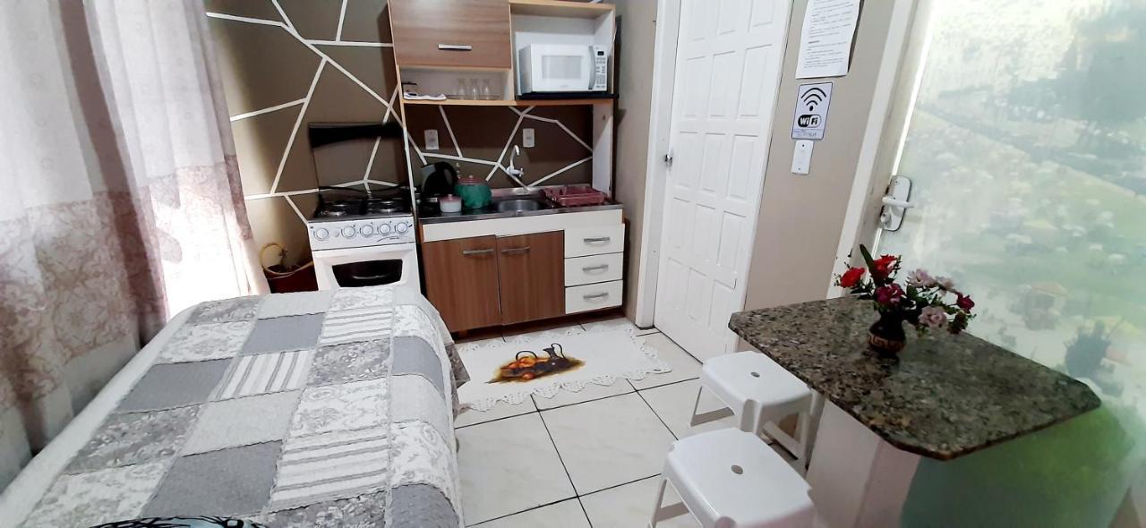 Kitnet K1 Em Torres-Rs - Na Mais Bela Praia Gaucha - Cozinha - Banheiro - Ar Condicionado - Smart Tv 32' - Wi-Fi - Anfitria Superhost No Bnb Exterior photo