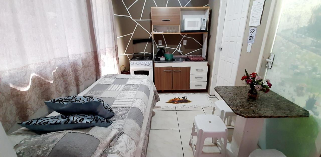 Kitnet K1 Em Torres-Rs - Na Mais Bela Praia Gaucha - Cozinha - Banheiro - Ar Condicionado - Smart Tv 32' - Wi-Fi - Anfitria Superhost No Bnb Exterior photo
