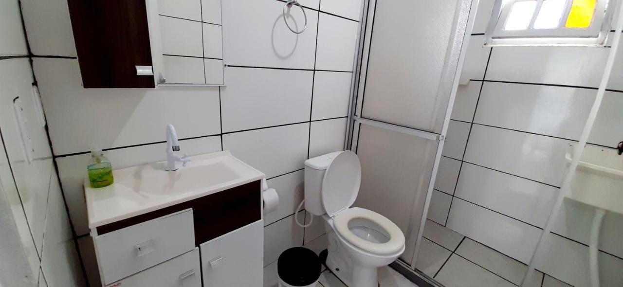 Kitnet K1 Em Torres-Rs - Na Mais Bela Praia Gaucha - Cozinha - Banheiro - Ar Condicionado - Smart Tv 32' - Wi-Fi - Anfitria Superhost No Bnb Exterior photo