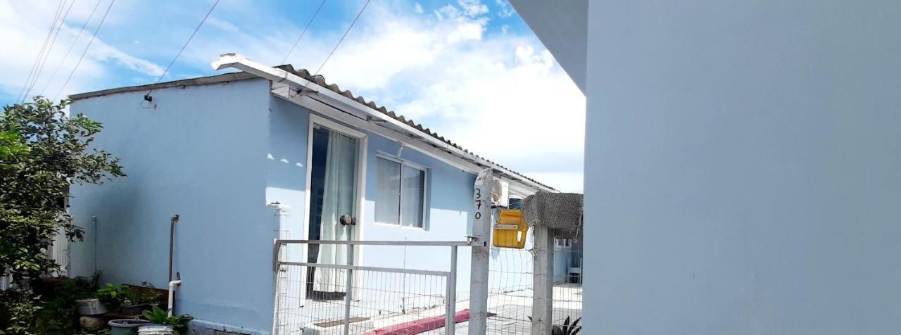 Kitnet K1 Em Torres-Rs - Na Mais Bela Praia Gaucha - Cozinha - Banheiro - Ar Condicionado - Smart Tv 32' - Wi-Fi - Anfitria Superhost No Bnb Exterior photo