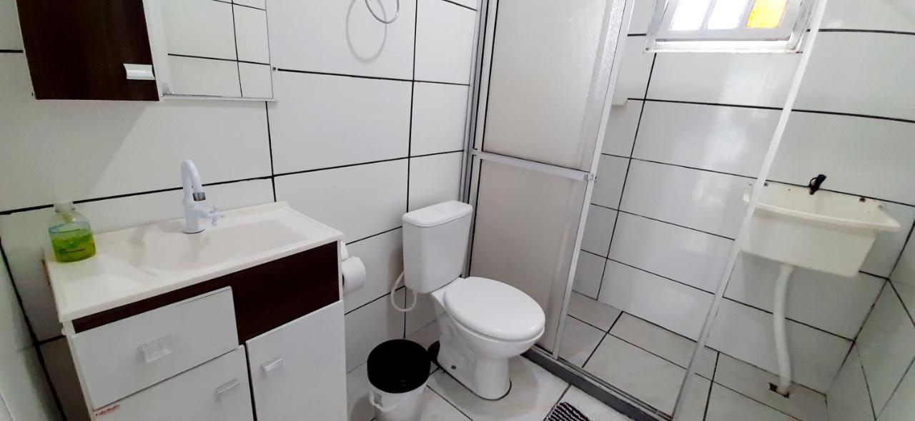 Kitnet K1 Em Torres-Rs - Na Mais Bela Praia Gaucha - Cozinha - Banheiro - Ar Condicionado - Smart Tv 32' - Wi-Fi - Anfitria Superhost No Bnb Exterior photo