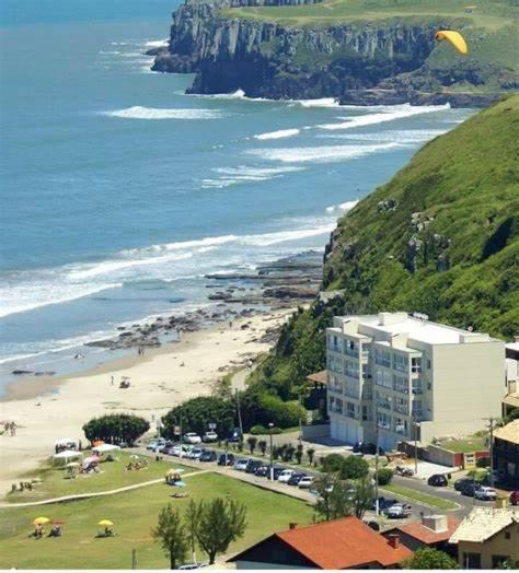 Kitnet K1 Em Torres-Rs - Na Mais Bela Praia Gaucha - Cozinha - Banheiro - Ar Condicionado - Smart Tv 32' - Wi-Fi - Anfitria Superhost No Bnb Exterior photo