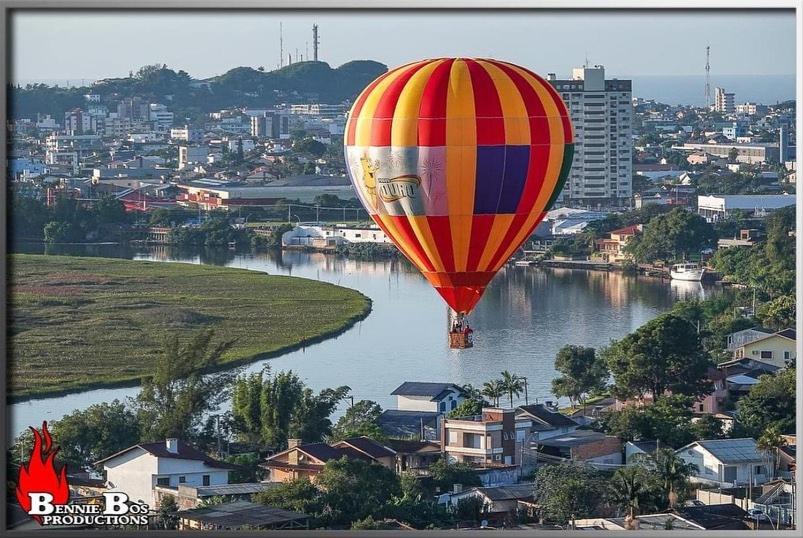 Kitnet K1 Em Torres-Rs - Na Mais Bela Praia Gaucha - Cozinha - Banheiro - Ar Condicionado - Smart Tv 32' - Wi-Fi - Anfitria Superhost No Bnb Exterior photo
