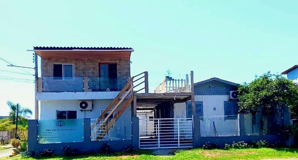 Kitnet K1 Em Torres-Rs - Na Mais Bela Praia Gaucha - Cozinha - Banheiro - Ar Condicionado - Smart Tv 32' - Wi-Fi - Anfitria Superhost No Bnb Exterior photo